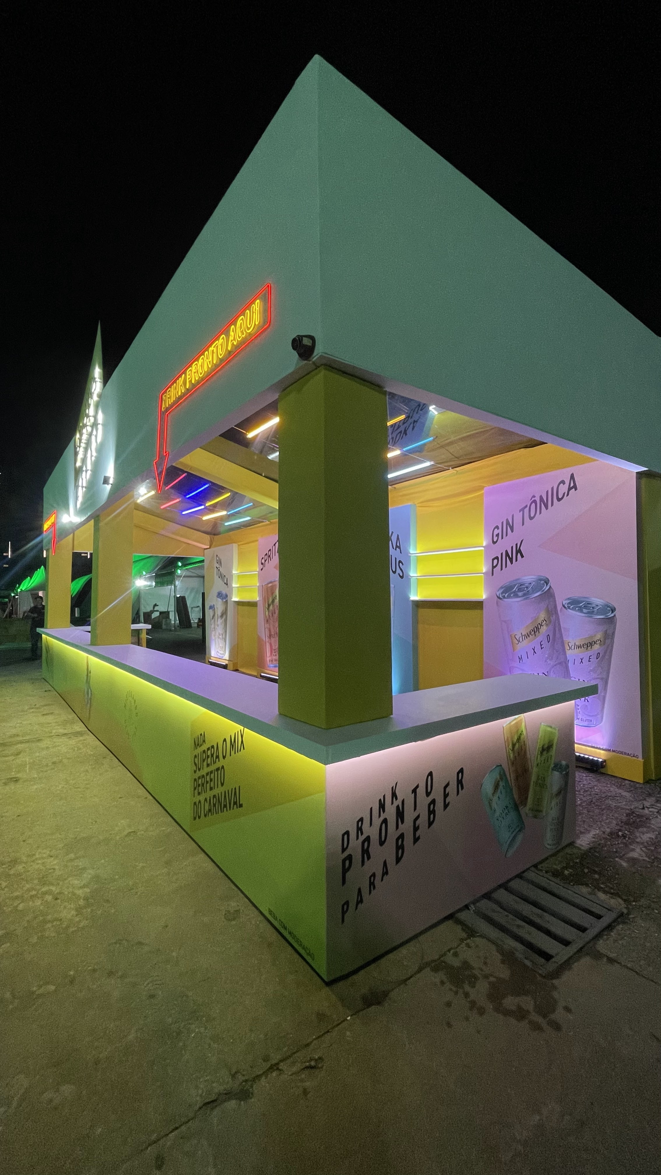 Schweppes Mixed - Stand para o show do Sorriso Maroto